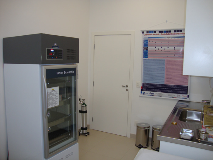 Geladeira Indrel Scientific e Calendário Vacinal